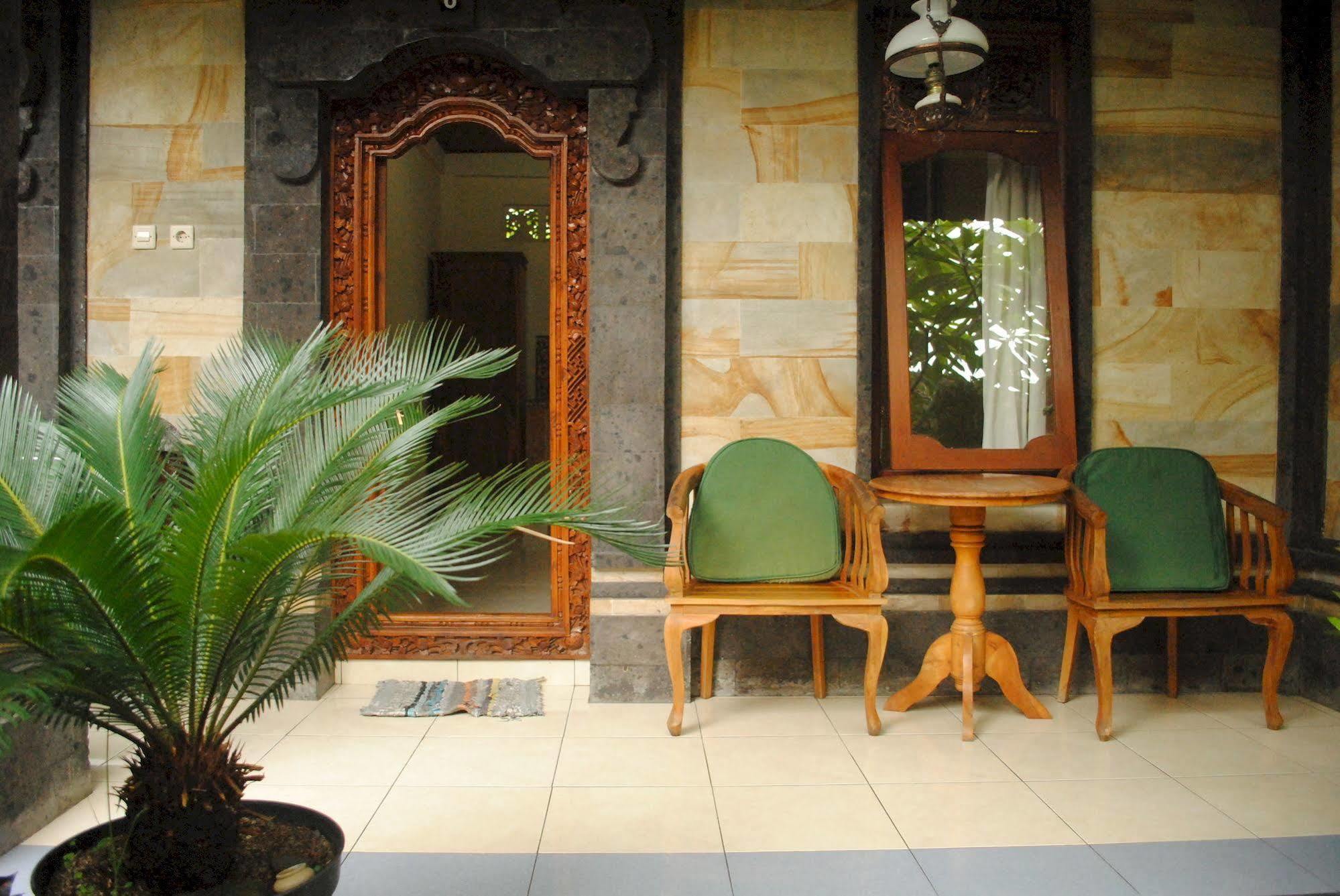 Jangkrik Homestay Ubud Buitenkant foto